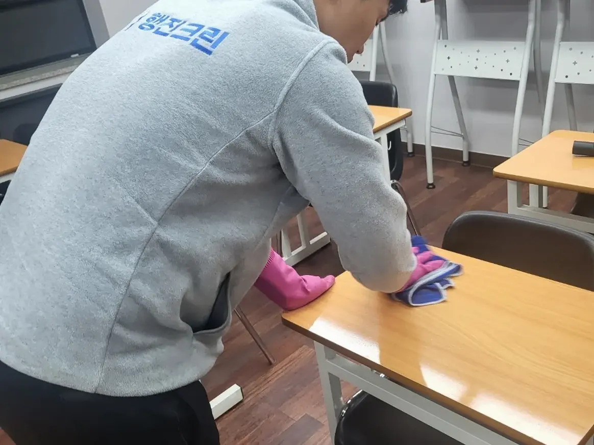 안산시 단원구 대부남동 유치원 책걸상 교실 위생청소 사례 - 행진크린