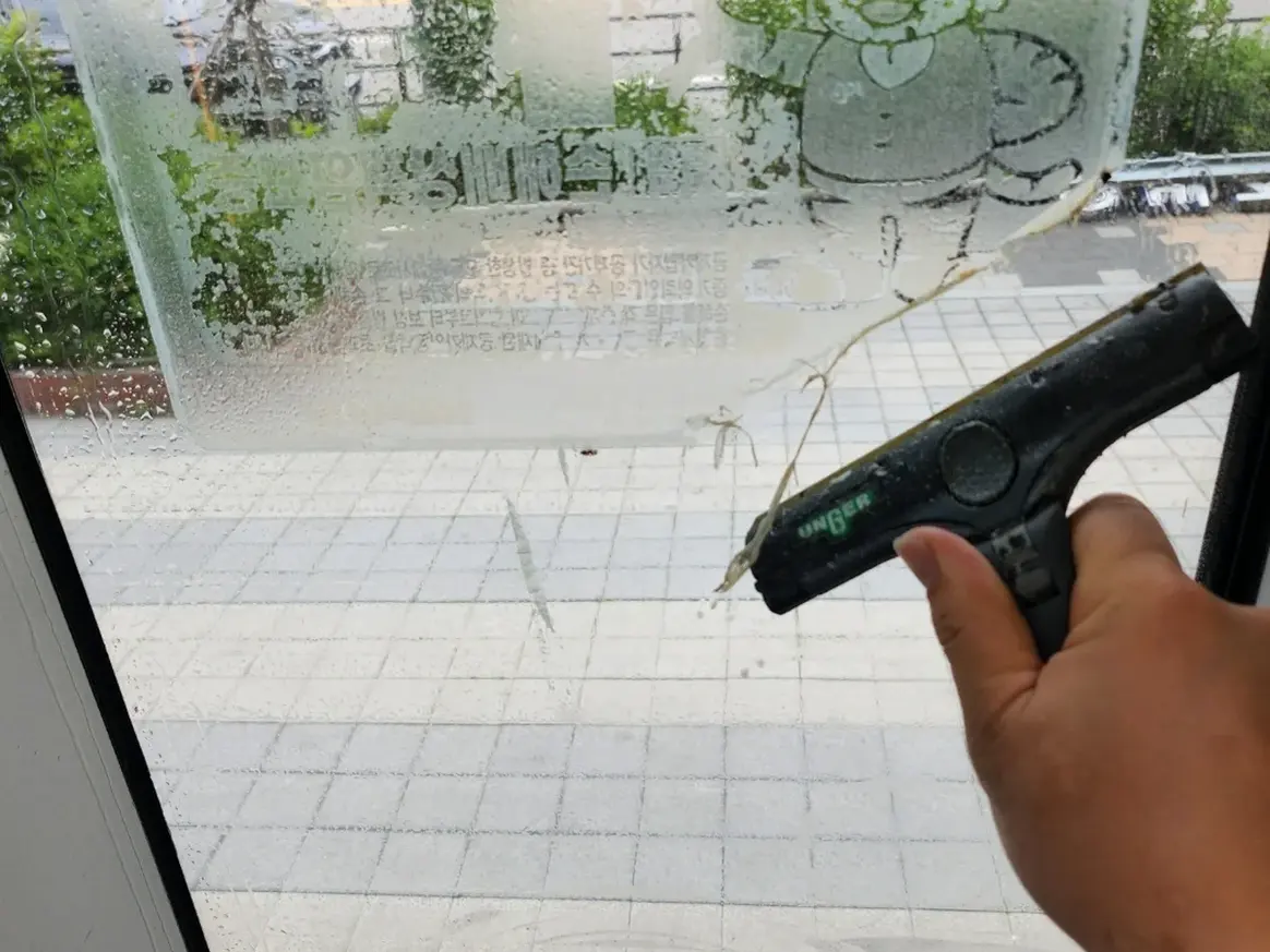 화성시 효행구 배양동 현장 유리·새시 장비 주변 정밀 위생청소 사례 - 행진크린