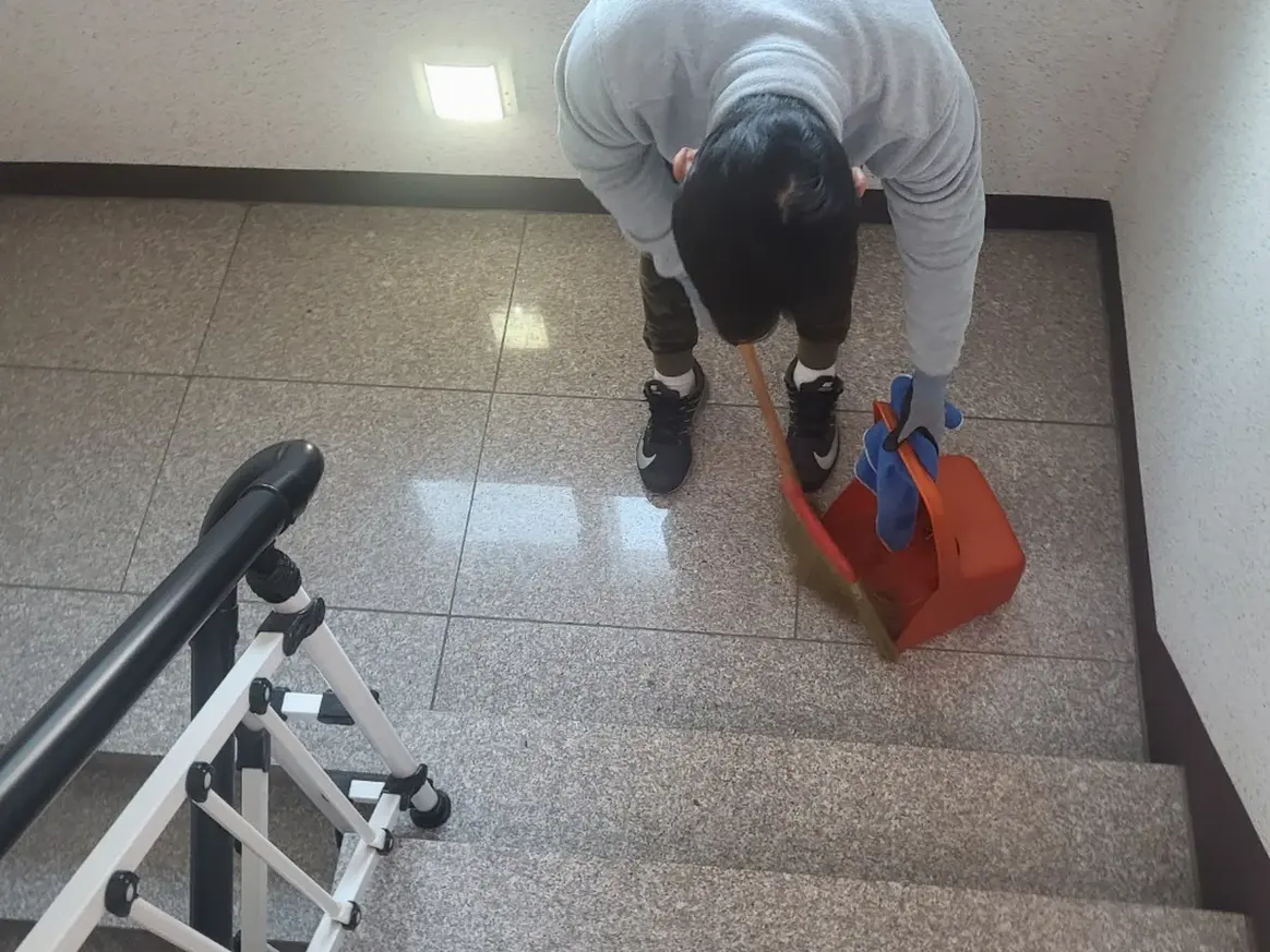 부천시 오정구 대장동 오피스 기계실 장비 주변 정밀 위생청소 사례 - 행진크린