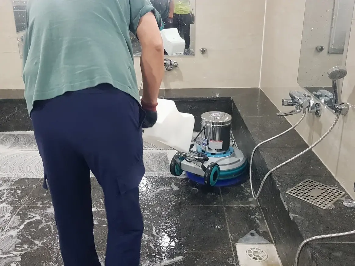 화성시 효행구 봉담읍 찜질방 수전·샤워기 건식 사우나 위생청소 사례 - 행진크린